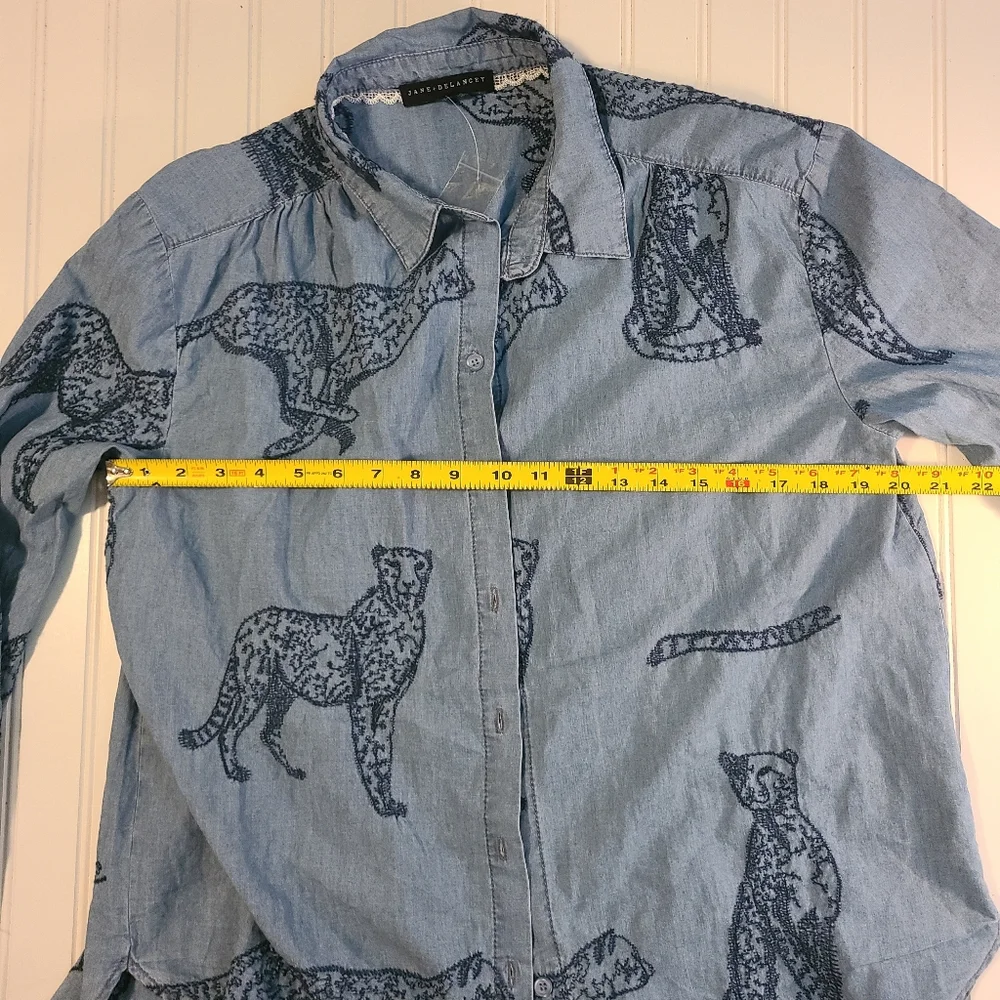 Embroidered Cheetah Chambray Button Down | 100% Cotton | Women’s L - Picture 10 of 12